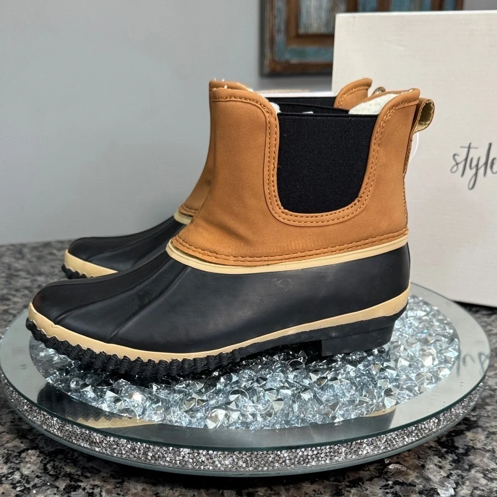 Style & Co. Sherpa Ankle Duck Boots NWT 6